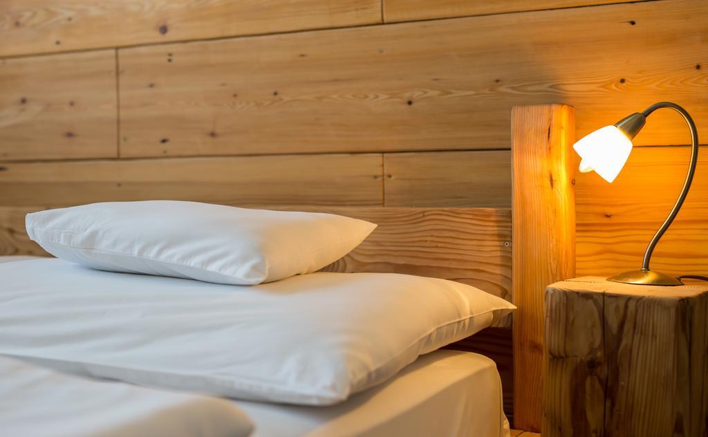 Revesz Hotel, Restaurant And Rosa Spa เยอร์ ภายนอก รูปภาพ